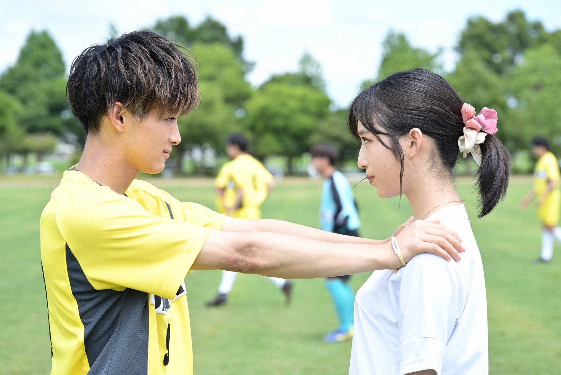 松本怜生、小栗有以（C）「パパとムスメの7日間」製作委員会