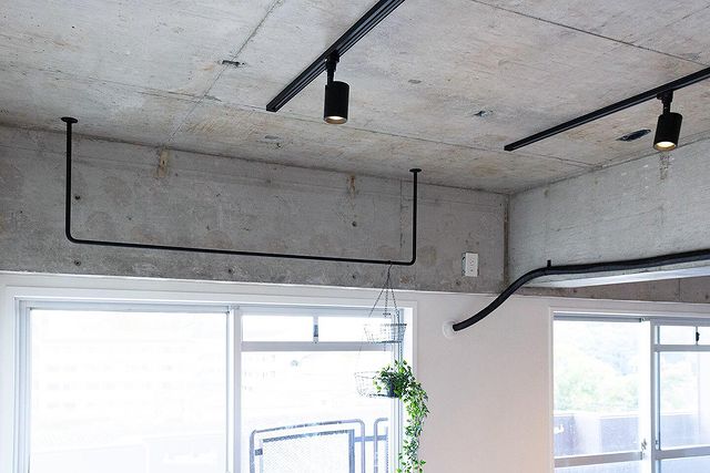 ダクトレールのおしゃれな使い方って 賃貸でも取り付けられる雰囲気のある照明 モデルプレス