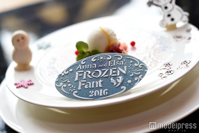 チョコレートのプレートも美味しそう(C)モデルプレス