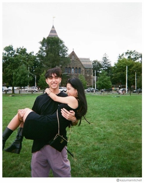 「オオカミちゃん」カップル成立で話題のミッチェル和馬＆ミチ、“お姫様抱っこ”ショットにファン歓喜