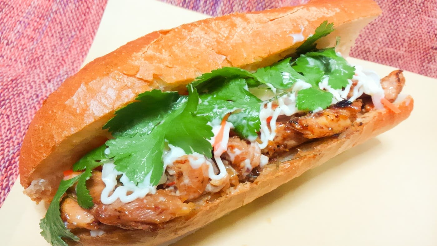 「mola mola」のボリューム満点な「バインミー」