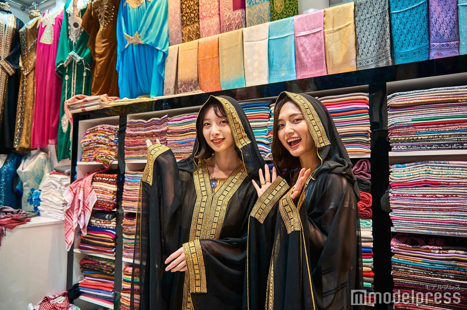 旅気分を高める伝統着も手に入るオールドスーク（C）モデルプレス