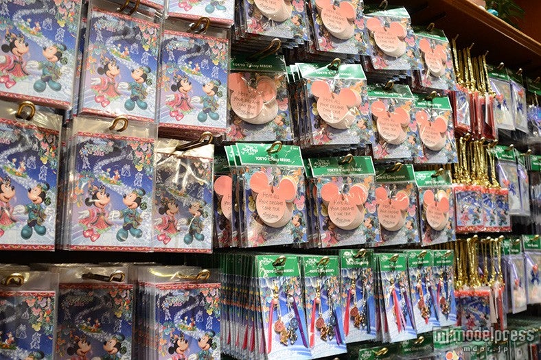 七夕限定グッズが並ぶ