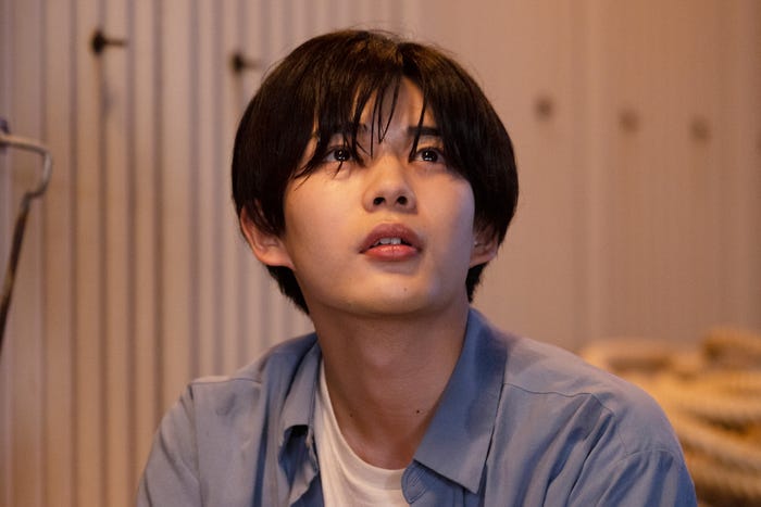長尾謙杜(C)2025 映画「おいしくて泣くとき」製作委員会