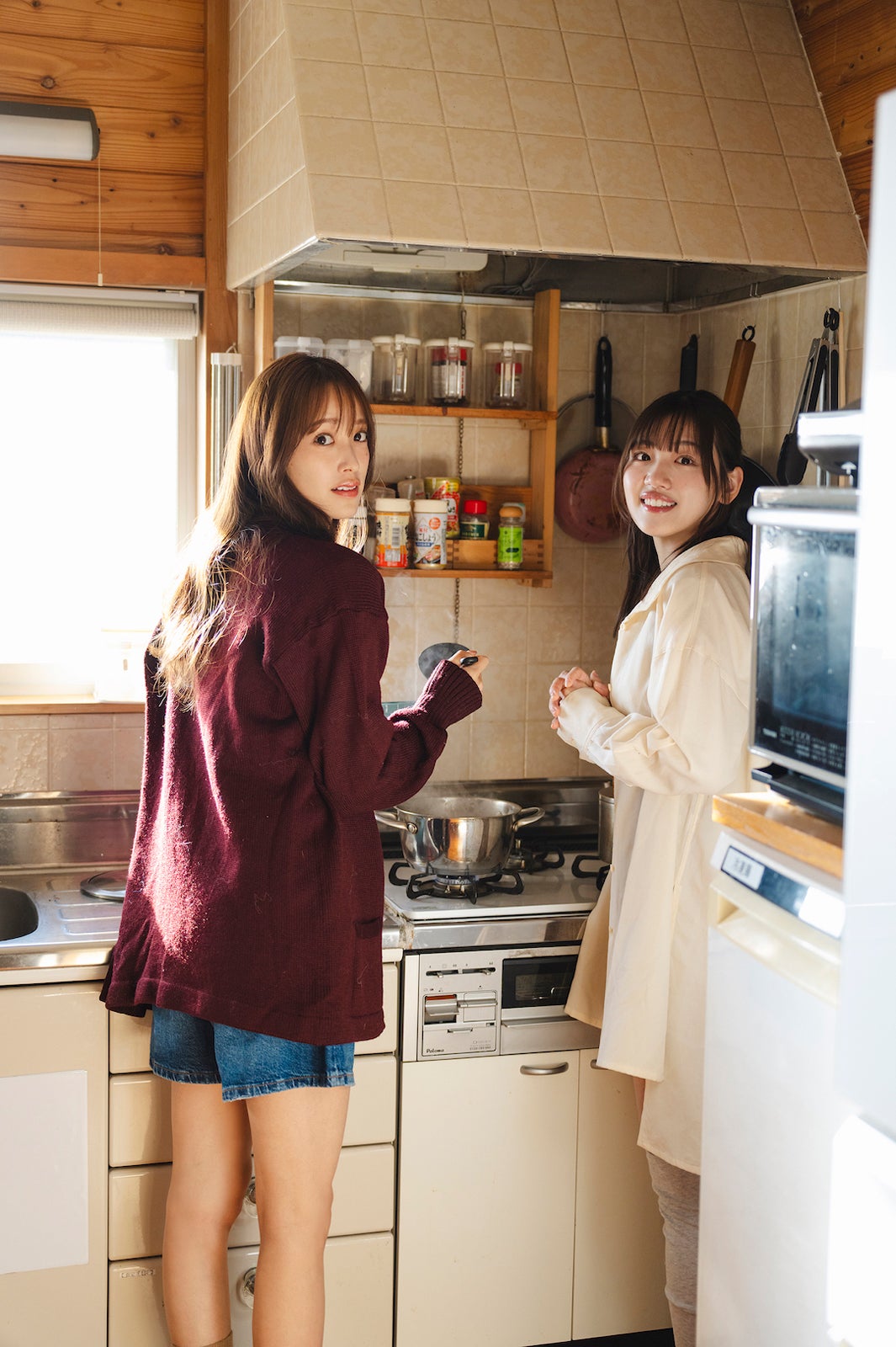 佐々木久美、佐々木美玲「B.L.T.2025年3月号」（東京ニュース通信社刊） 撮影／HIROKAZU