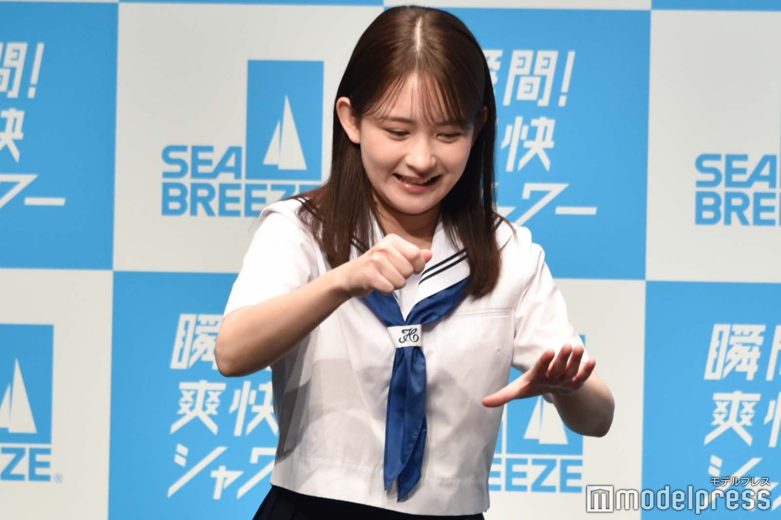 受験勉強のジェスチャーをする畑芽育（C）モデルプレス