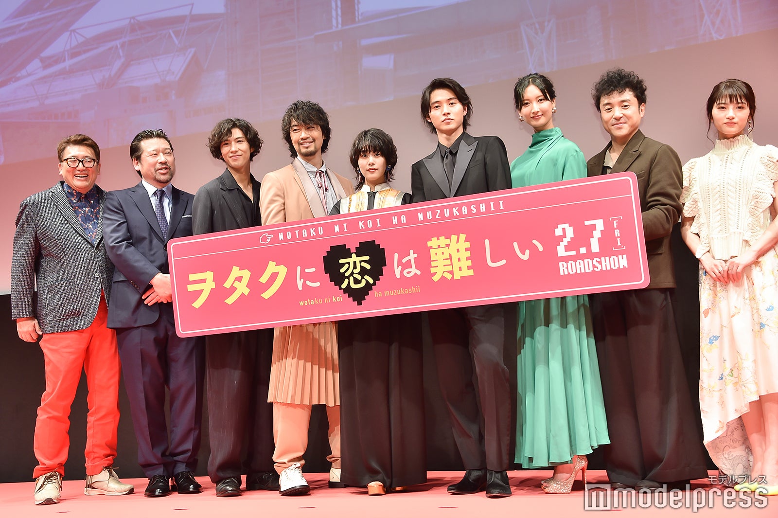 （左から）福田雄一監督、佐藤二朗、賀来賢人、斎藤工、高畑充希、山崎賢人、菜々緒、ムロツヨシ、若月佑美