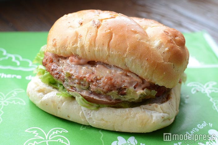 シュリンプ&アボガドのビーフパティバーガー(C)モデルプレス