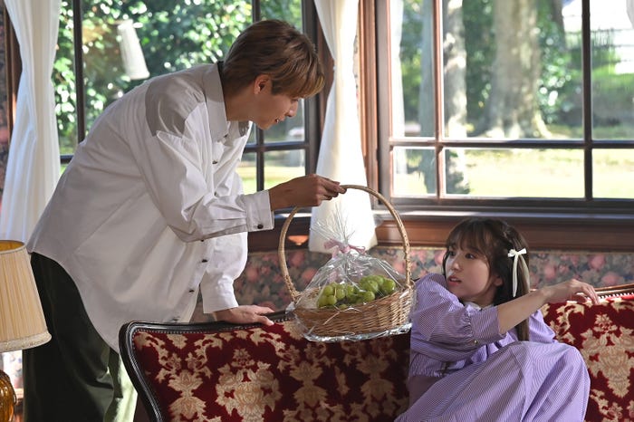 小宮璃央、矢吹奈子「18歳、新妻、不倫します。」第7話より(C)わたなべ志穂/小学館/ABC