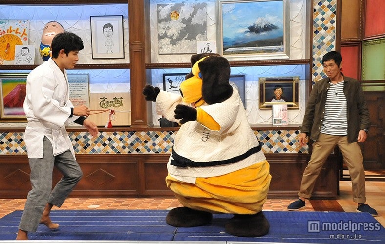 鈴木亮平、まんまちゃんと柔道対決（画像提供：関西テレビ）