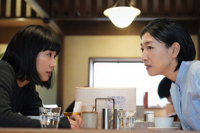 水川あさみ、安藤サクラ「ブラッシュアップライフ」第7話より(C)日本テレビ