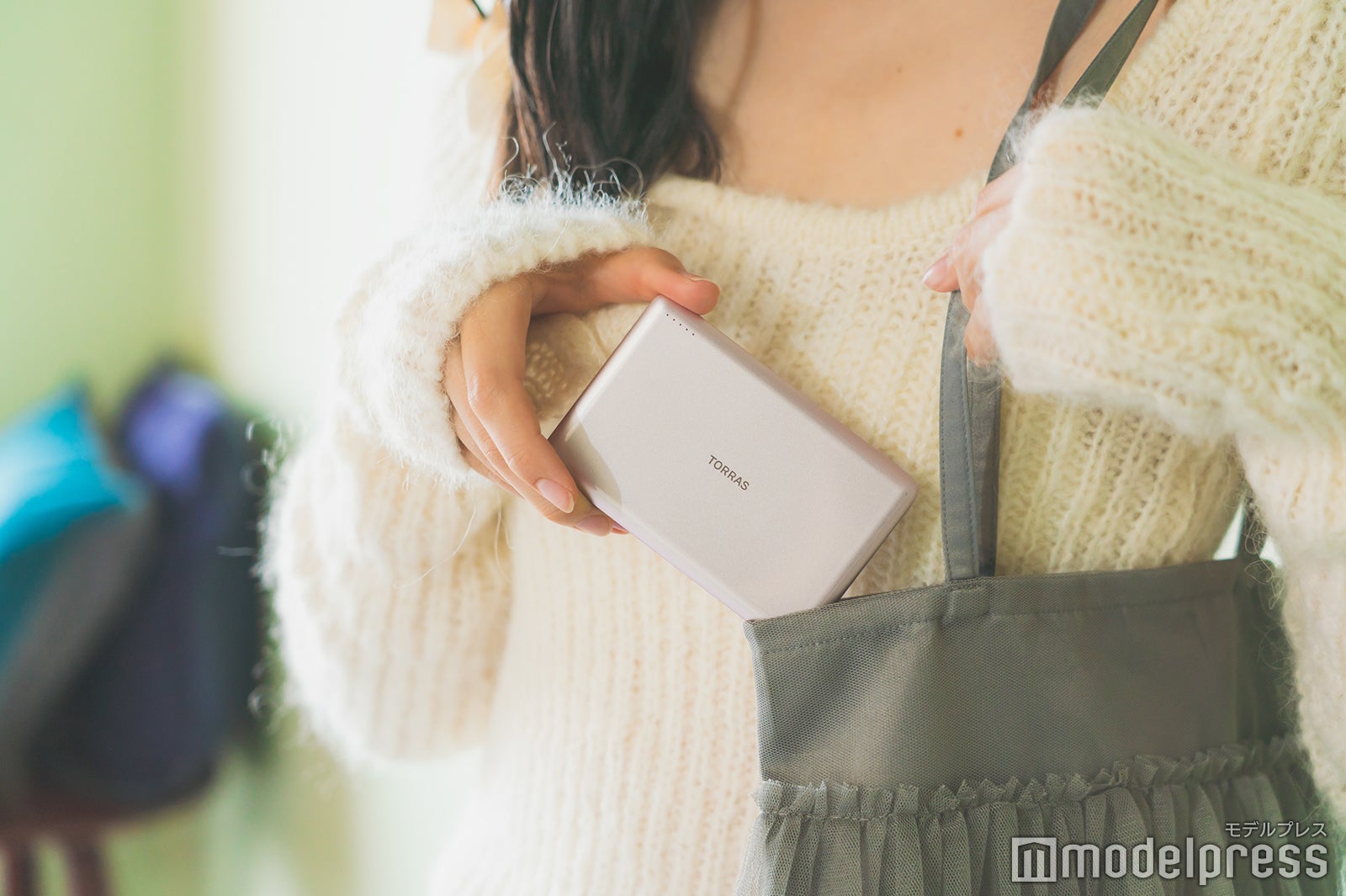 厚さわずか0.8cmの薄型設計（C）モデルプレス