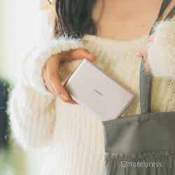 厚さわずか0.8cmの薄型設計(C)モデルプレス