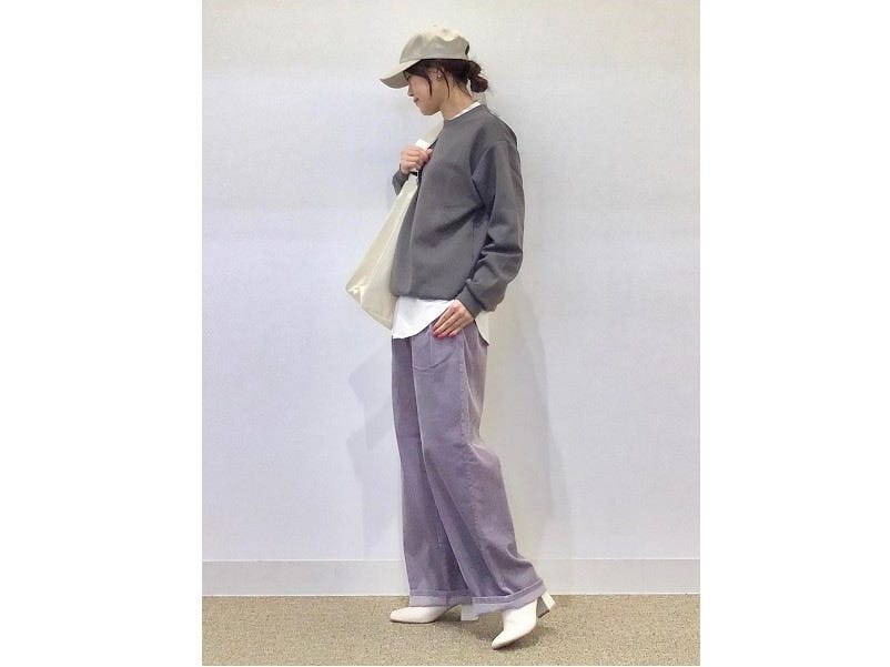 きれい色のコーデュロイパンツはコーデのアクセントにも◎　出典：StyleHint