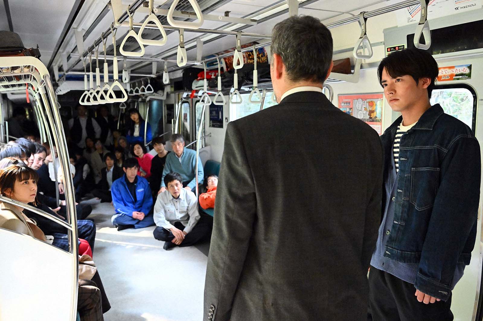 杉本哲太、赤楚衛二「ペンディングトレイン―８時２３分、明日　君と」第4話より（C）TBS