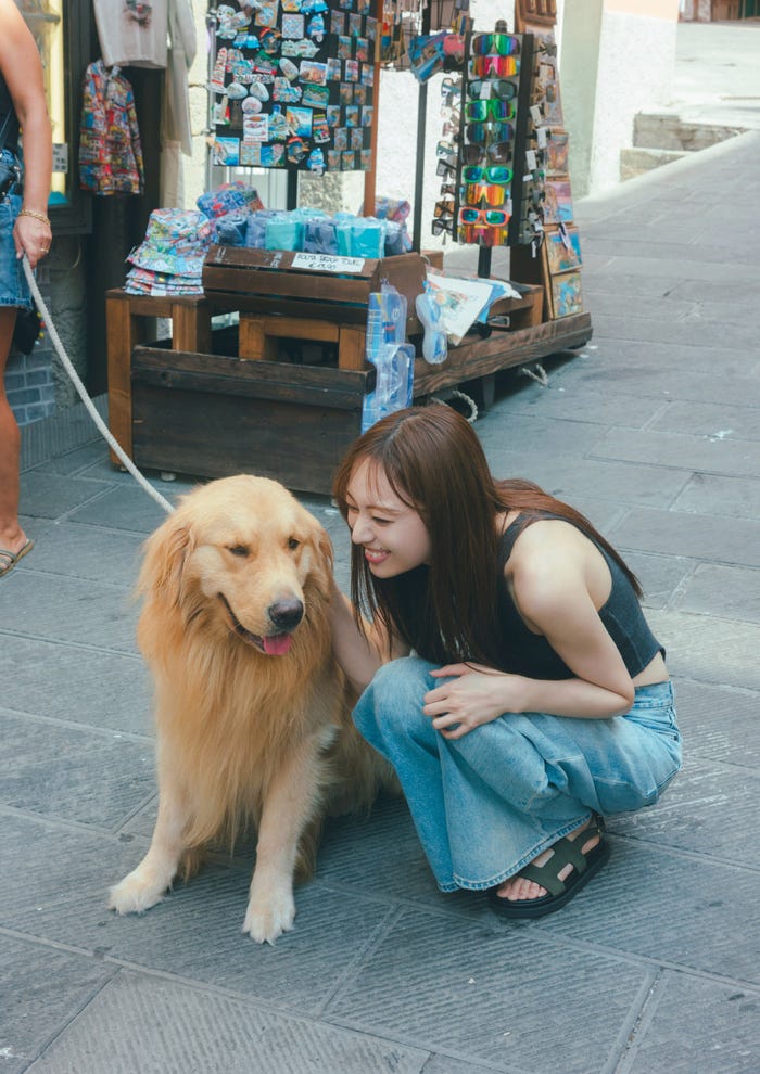 梅澤美波 2nd写真集「透明な覚悟」セブンネット限定版裏表紙/撮影:東京祐