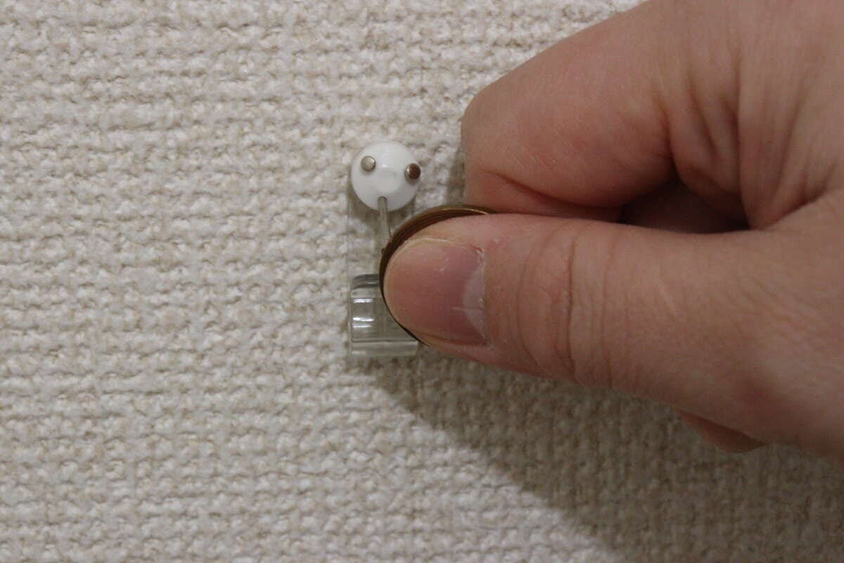 セリアのはずれにくいピンフックの取り付け方法