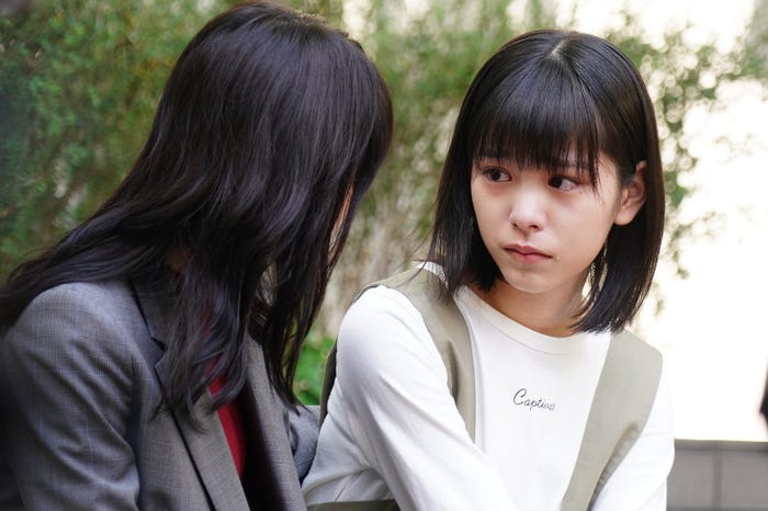 松岡茉優、當真あみ「最高の教師 1年後、私は生徒に■された」第6話より(C)日本テレビ