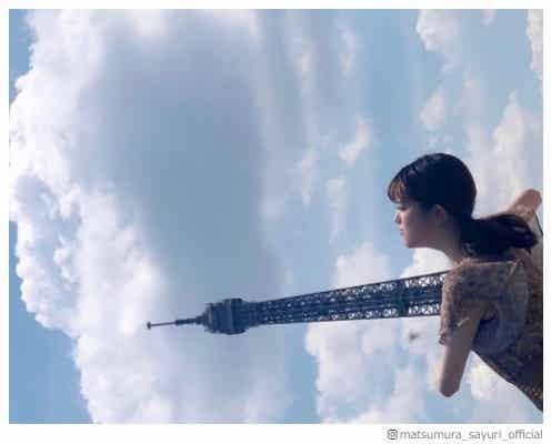 乃木坂46松村沙友理、エッフェル塔抱える“エヴァ”再現ショットに絶賛の声続出