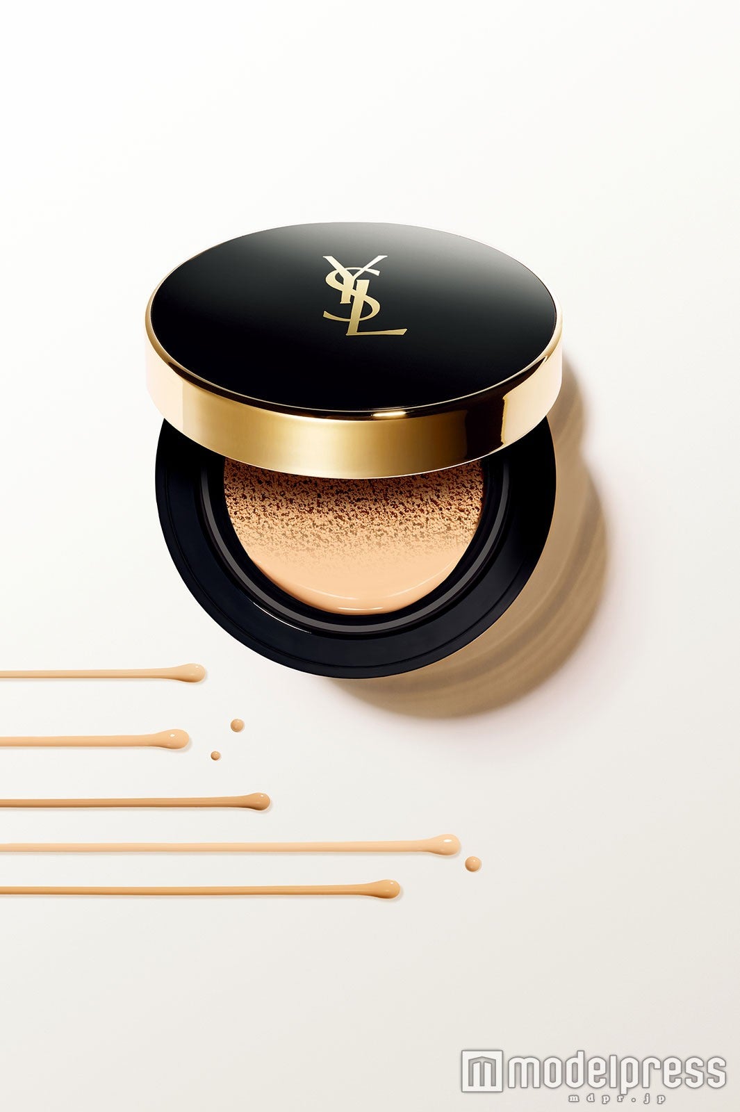 アンクル ド ポー ルクッション／画像提供・イヴ・サンローラン・ボーテ