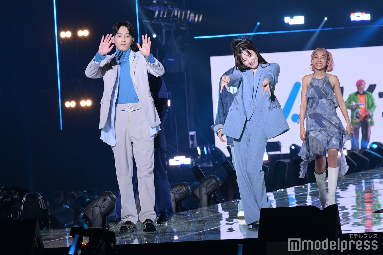 「ユニコーンに乗って」コラボステージの様子（C）モデルプレス