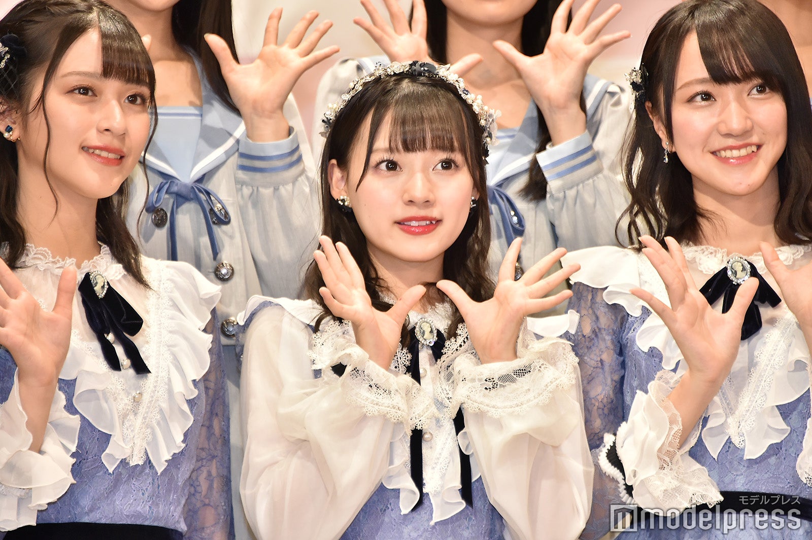 佐々木舞香、齊藤なぎさ、野口衣織 （C）モデルプレス