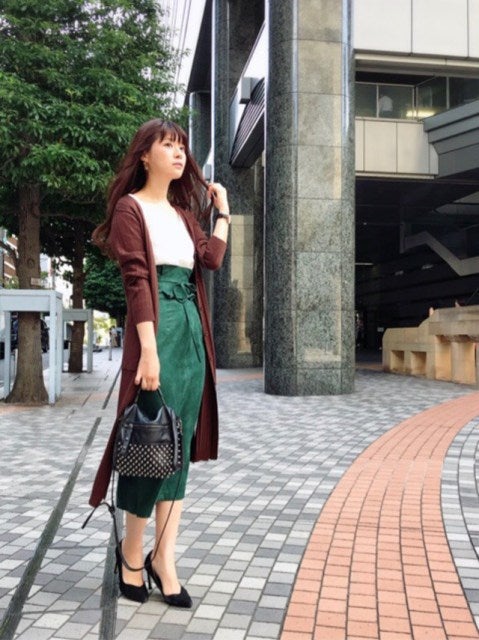 白と黒以外でグリーンに合う色って 脱ワンパターンのための配色見本 モデルプレス