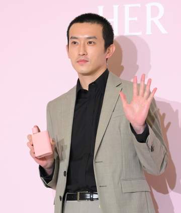 杉野遥亮 イメージ一新の丸刈り頭！香水に「自分を守ってもらっている」