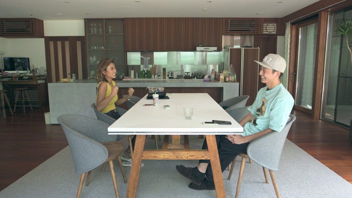 綾は早速聡太にアプローチするが…「TERRACE HOUSE OPENING NEW DOORS」35th WEEK(C)フジテレビ/イースト・エンタテインメント