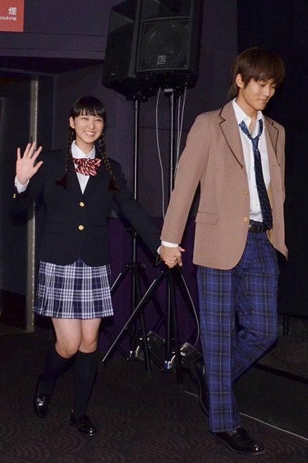 左から：武井咲、松坂桃李