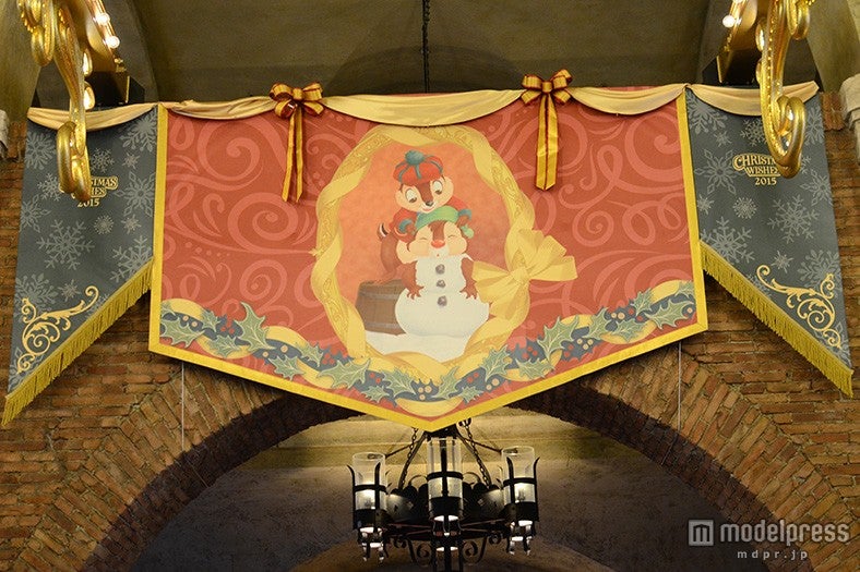 ミラコスタ通りの回廊／チップとデール