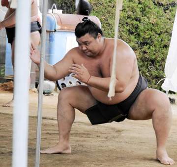 綱とりの大関霧島「プレッシャーを自分にかけない」師匠の元鶴竜「雑音を消して集中すること」
