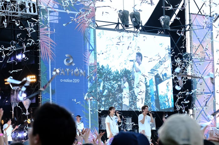 與真司郎、宇野実彩子(画像提供:avex)