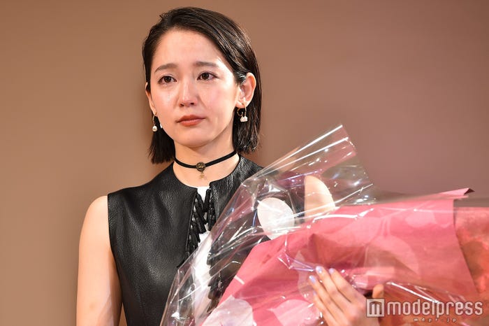 吉岡里帆、授賞式では涙も…(C)モデルプレス