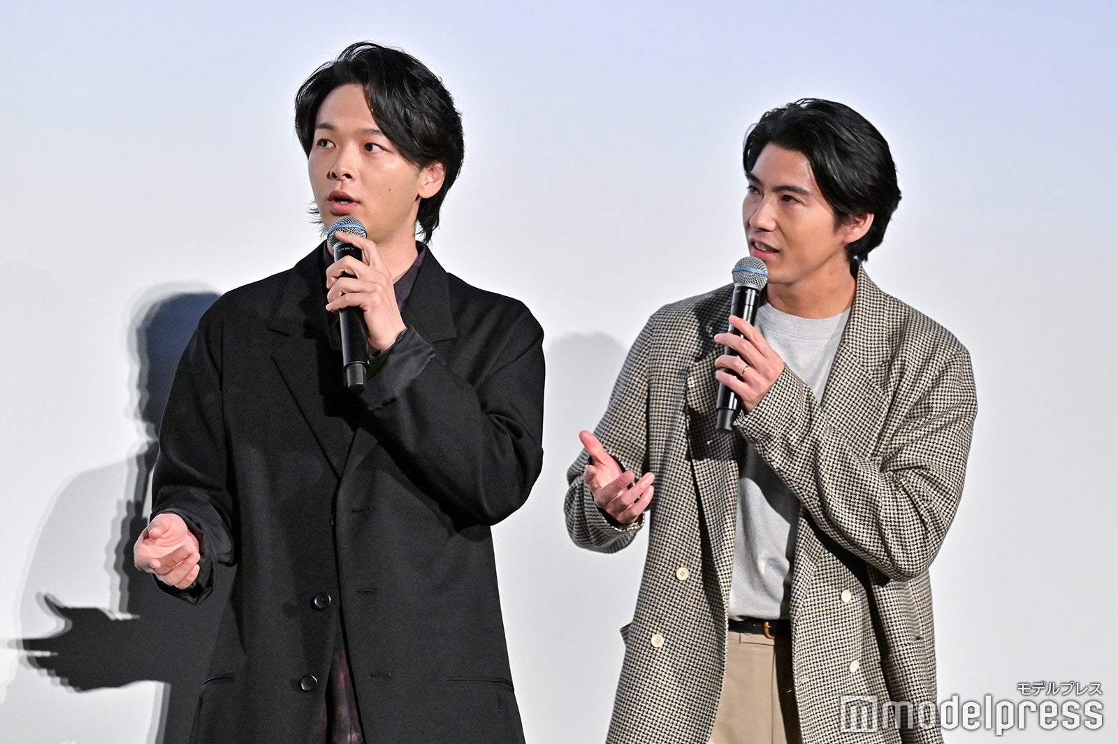 中村倫也、賀来賢人（C）モデルプレス