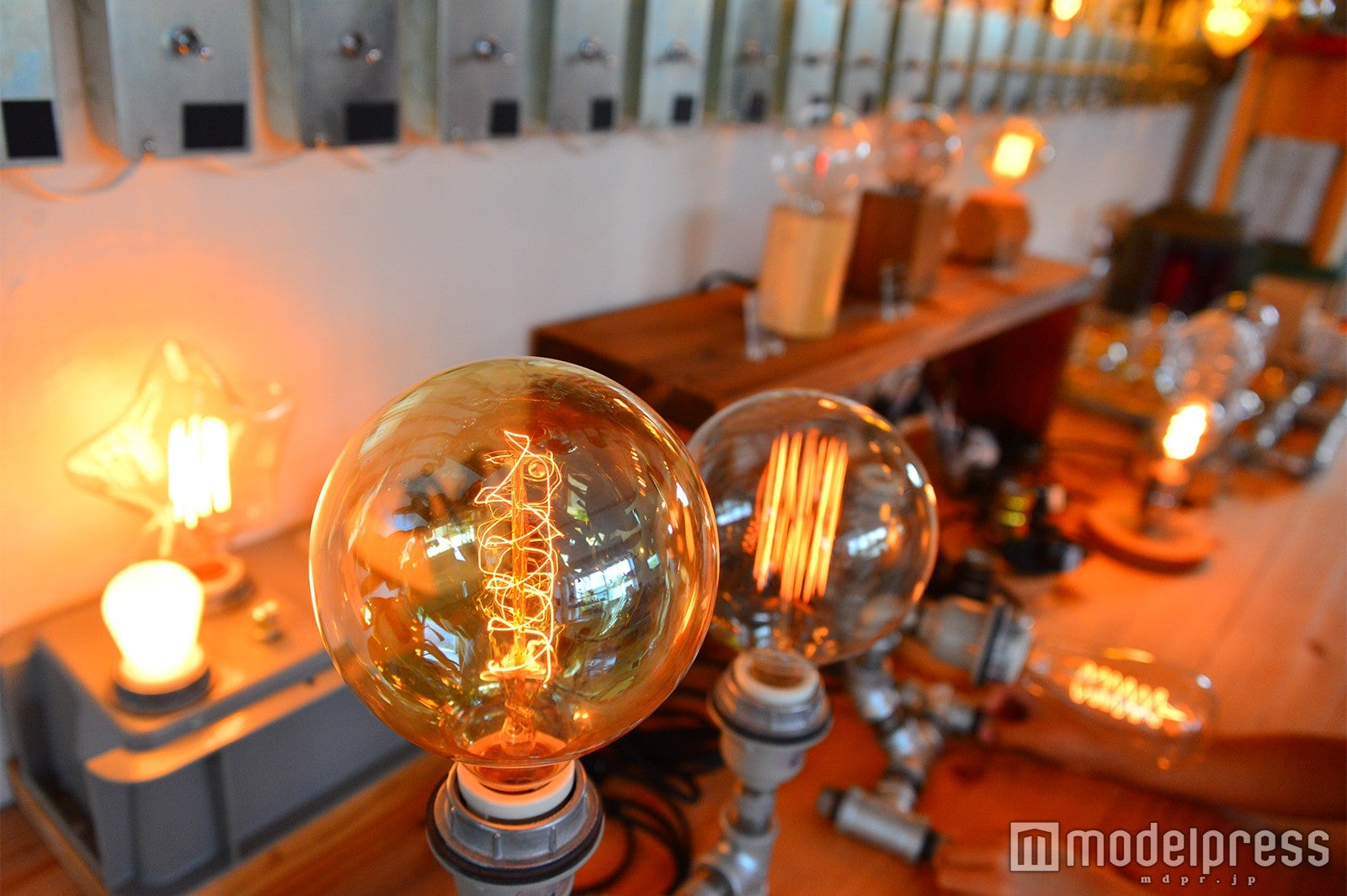 個性的な照明器具や輸入雑貨が揃うINDUSTRIAL WORKS（C）モデルプレス