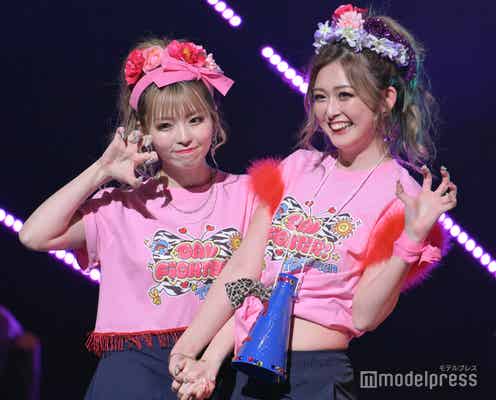 ゆうちゃみ&ゆいちゃみ姉妹、“ギャル全開”お揃い体育祭コーデ 盛り髪&派手Tシャツで気合十分<TGC teen 2022 Tokyo>