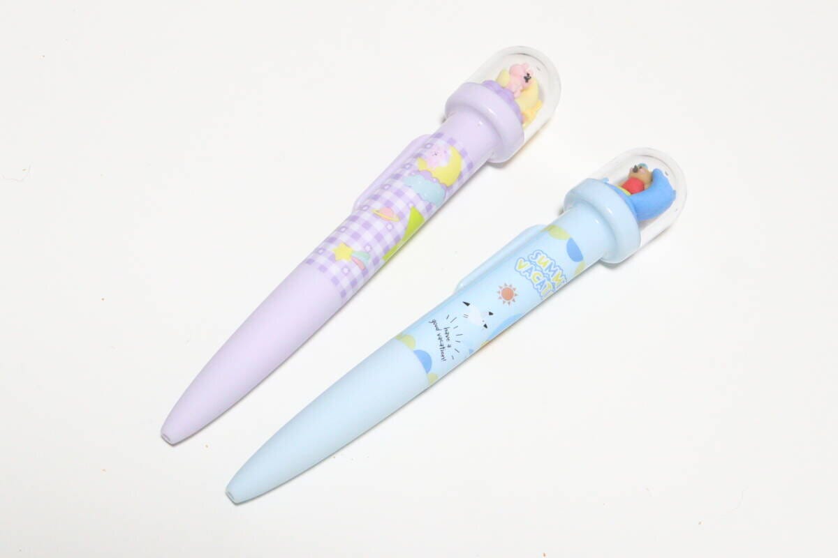 ダイソーのスノードームみたいなカプセル型のボールペン