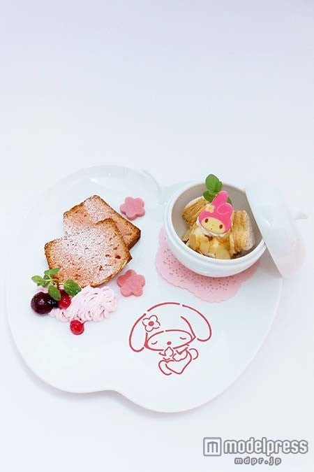 「自家製ストロベリーパウンドケーキとキャラメルりんごバイ1,296円（税込）／画像提供：グレート