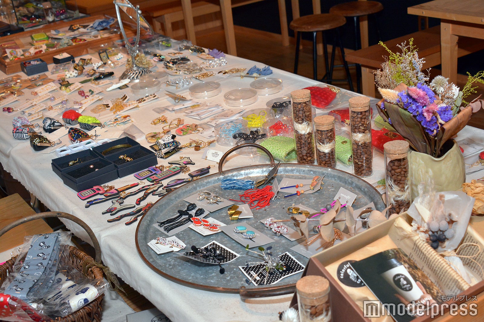 地元で活躍するアーティストを中心としたハンドメイド雑貨はお洒落で実用的なものばかり（C）モデルプレス