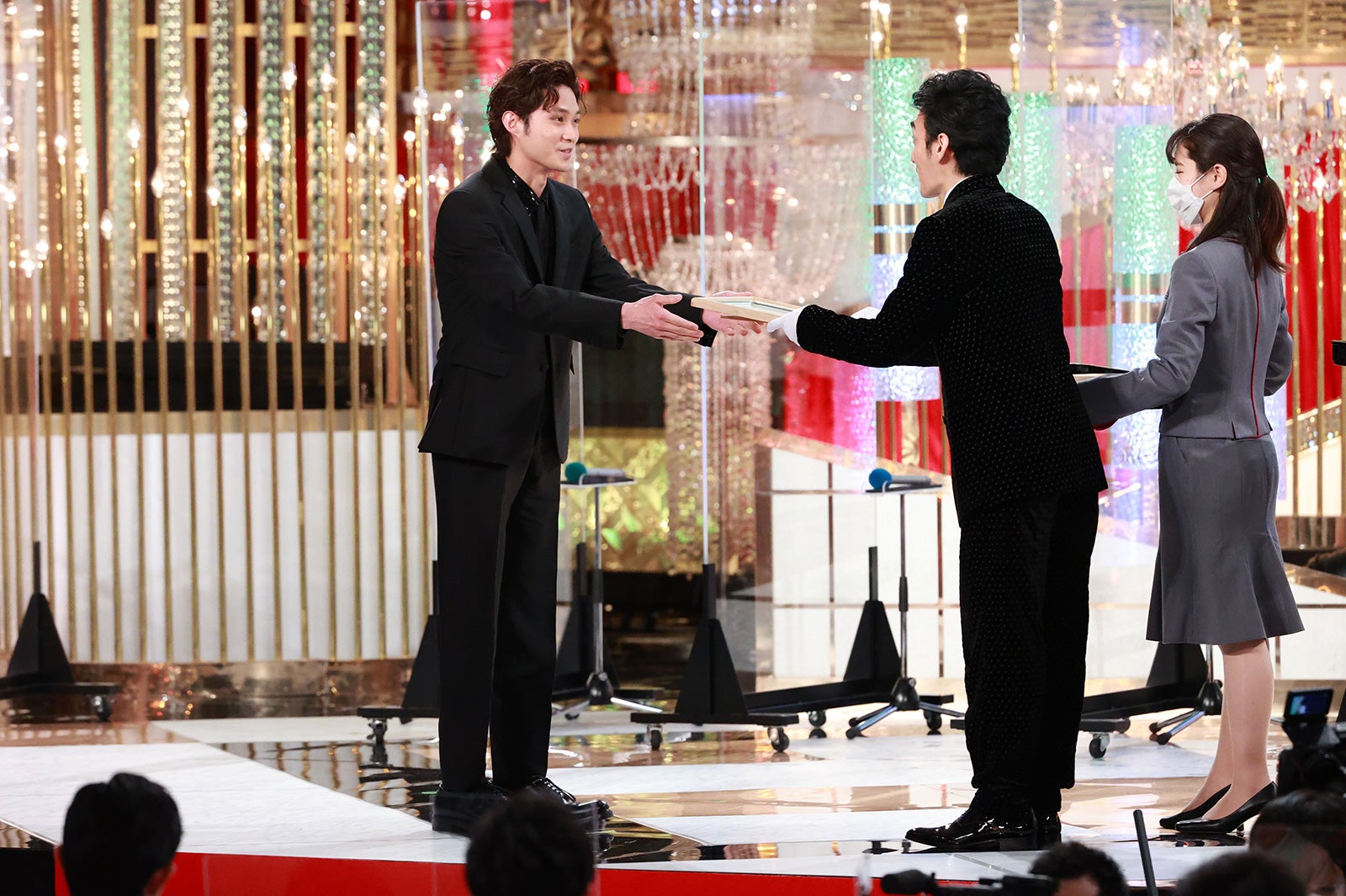 磯村勇斗、草なぎ剛（C）東京写真記者協会