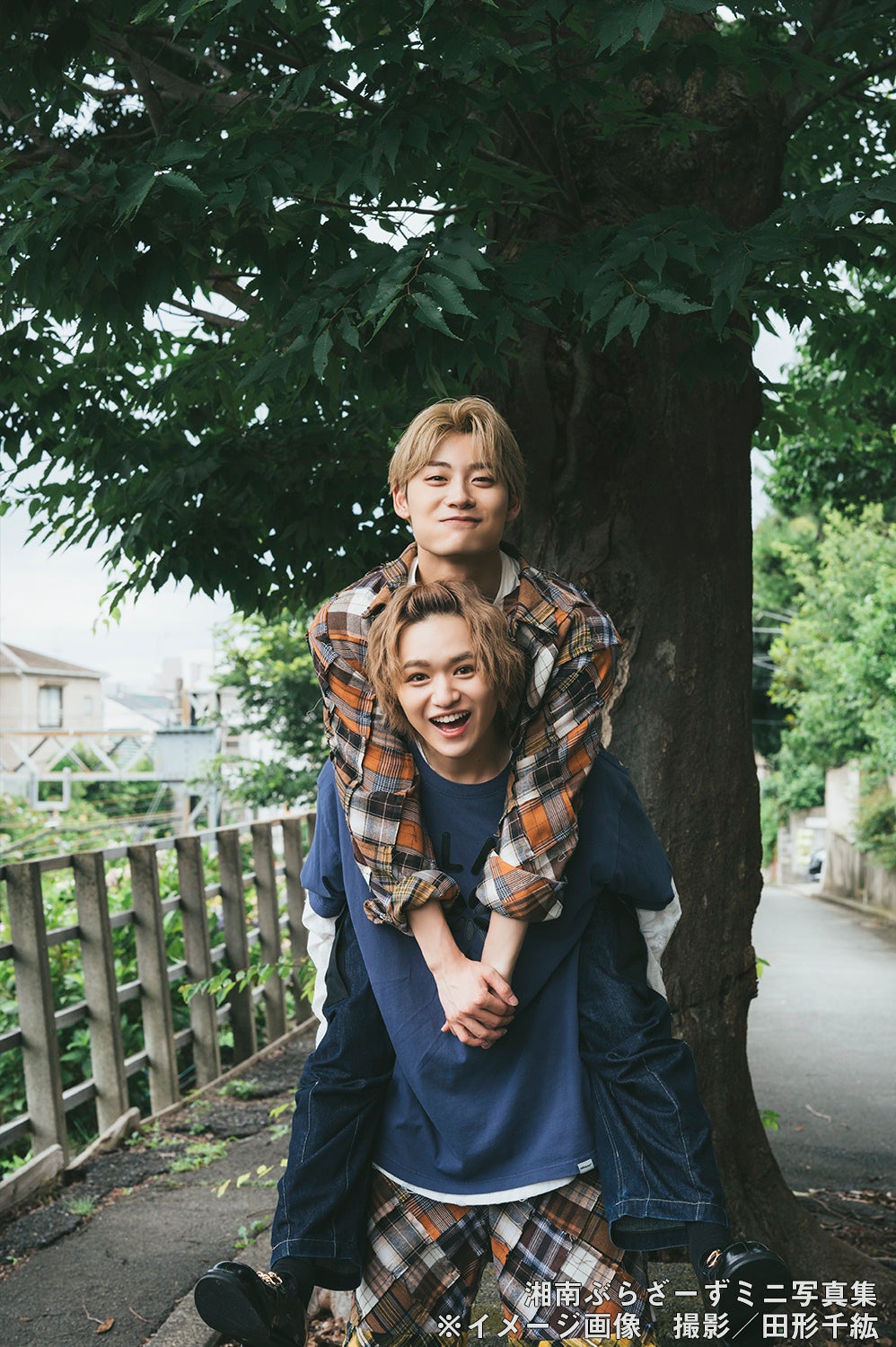 「高松アロハFIRST PHOTOBOOK 波濤」湘南ぶらざーずミニ写真集（C）KADOKAWA／撮影：Kenta Karima