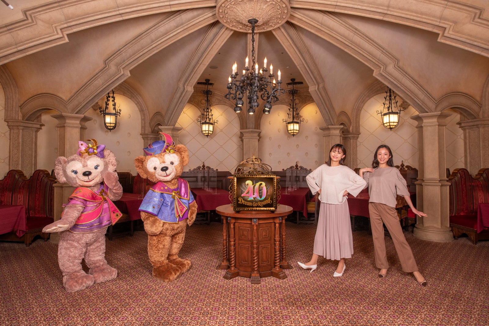 東京ディズニーリゾート、ダッフィー＆シェリーメイ新衣装公開 “40周年