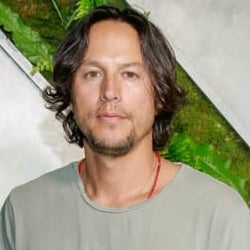 キャリー・フクナガ監督、東京舞台のSFコミックを映画化
