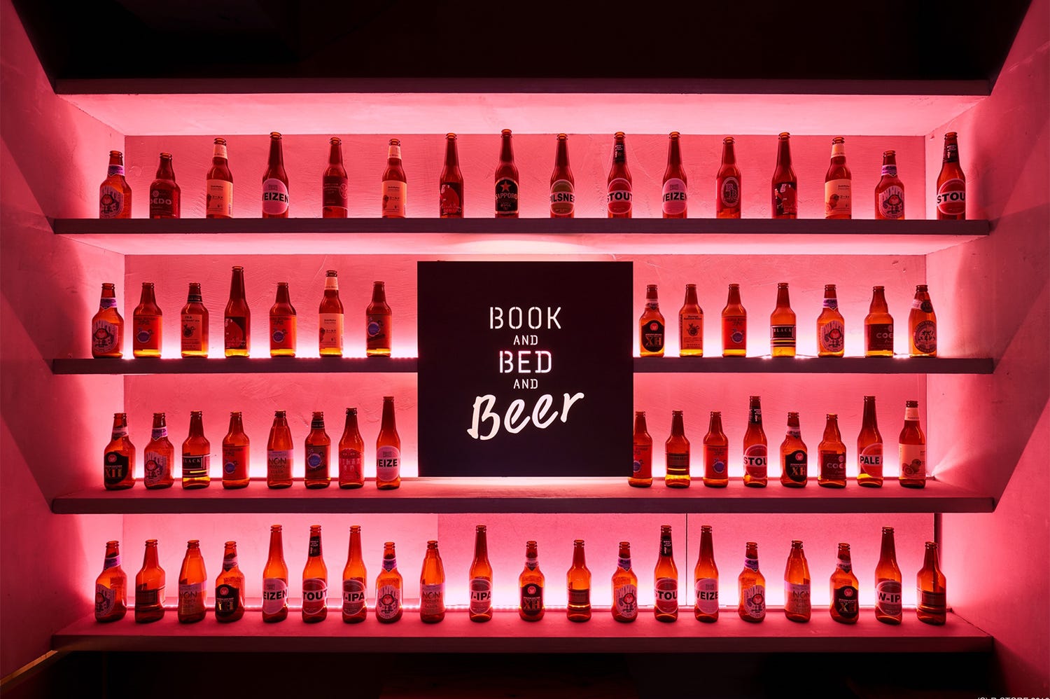 お酒も飲める!京都・祇園に「泊まれる本屋」がオープン