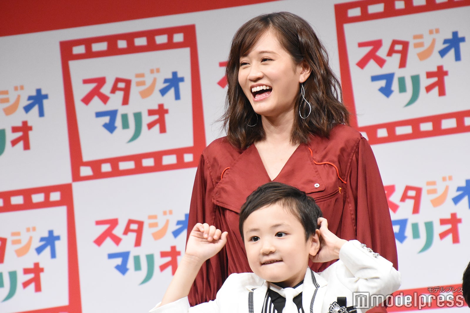 前田敦子、子どもたちと共演で“ママの顔” （C）モデルプレス