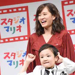 前田敦子、子どもたちと共演で“ママの顔” （C）モデルプレス