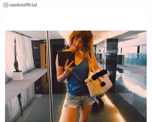 紗栄子、ほっそり美脚あらわなラフコーデに「色っぽい」「スタイル良すぎ」と反響