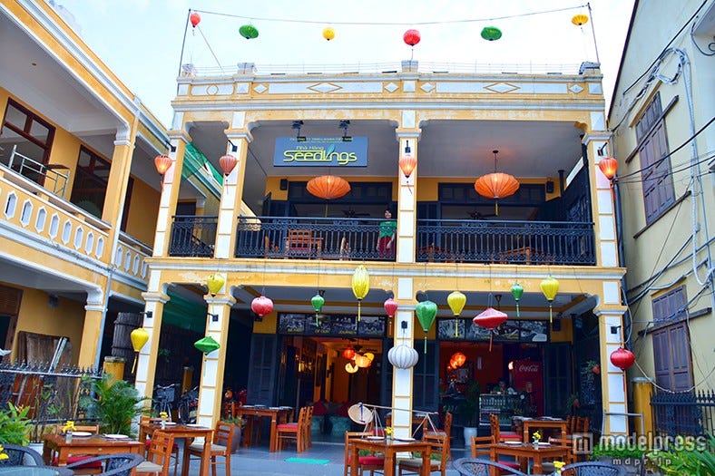 おもちゃみたいに可愛いホイアンのリバーフロントレストラン