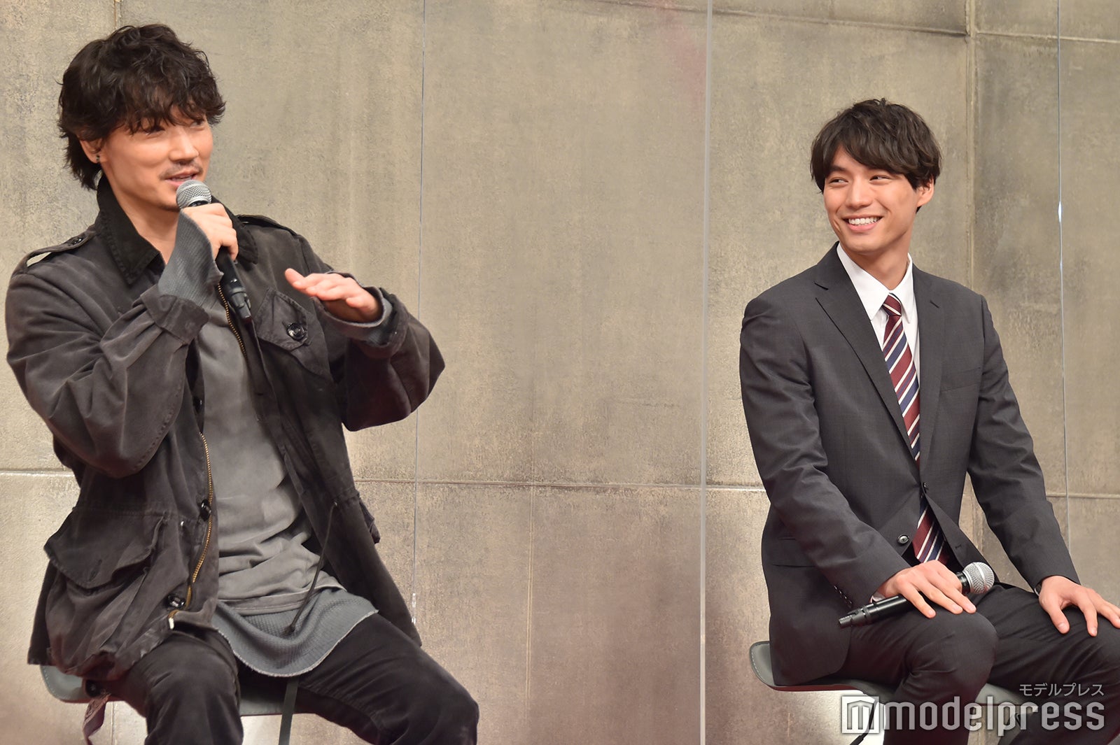 綾野剛、福士蒼汰 （C）モデルプレス